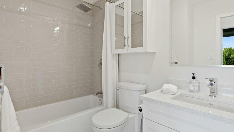 Japanese Apartment Bathroom Fan: Discover How Useful This Appliance Is!