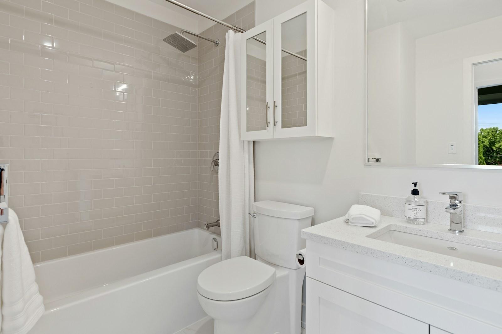 Japanese Apartment Bathroom Fan: Discover How Useful This Appliance Is! - thatjapanlife
