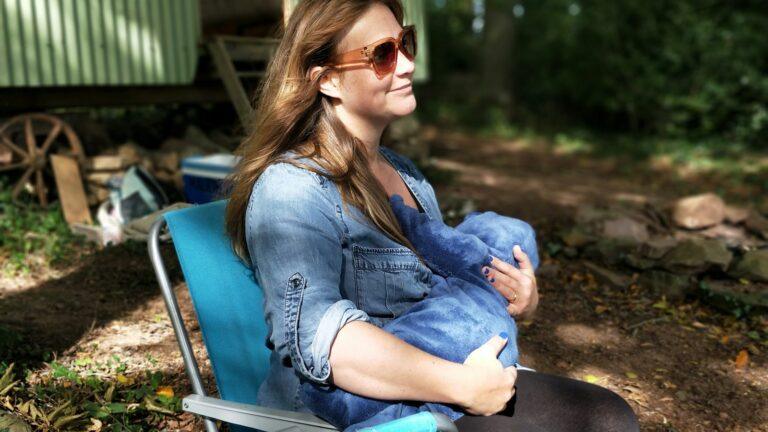 Breastfeeding in Public in Japan: A Stress-Free Guide [2026]