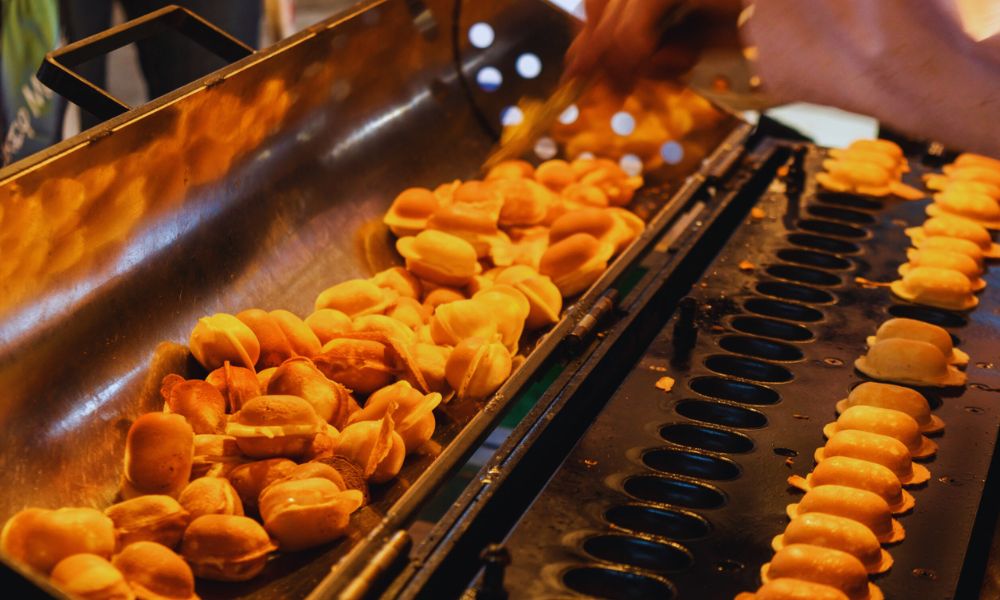 Hatsumode Guide (ThatJapanLife) Yatai Baby Castella