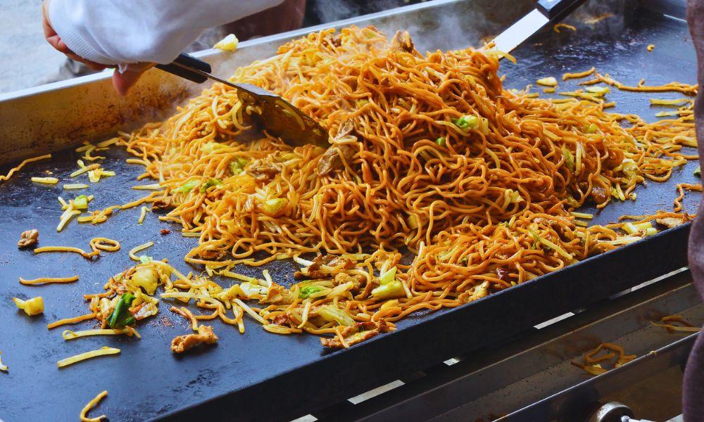 Hatsumode Guide (ThatJapanLife) Yatai Yakisoba